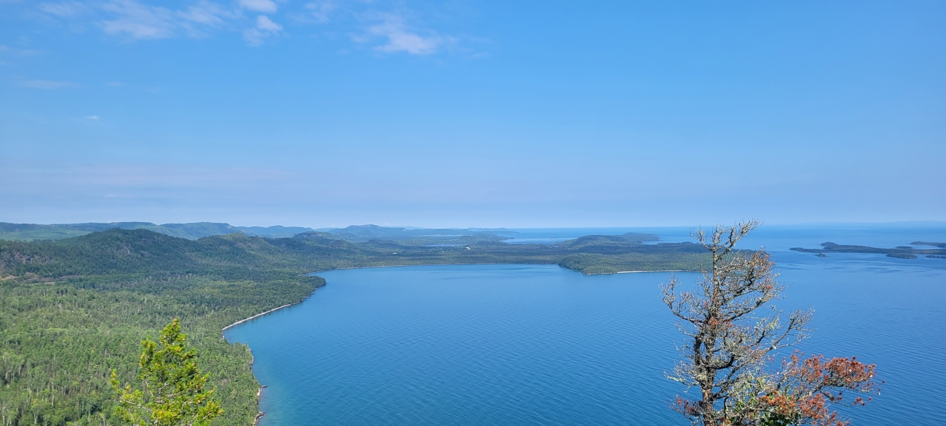The hills/blufs on the border of Minnesota and Canada.